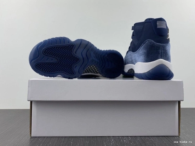 Rep MIDNIGHT NAVY JORDAN AIR AR0715-441 WMNS 11 VELVET 0807